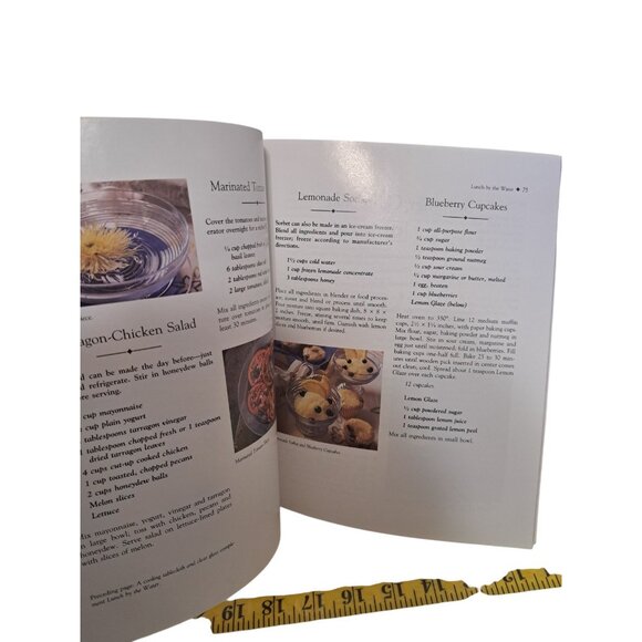 Vtg Lot 2 Betty Crocker Cookbooks Easy Entertaining Appetizers 1989 1992 Party - Picture 16 of 16